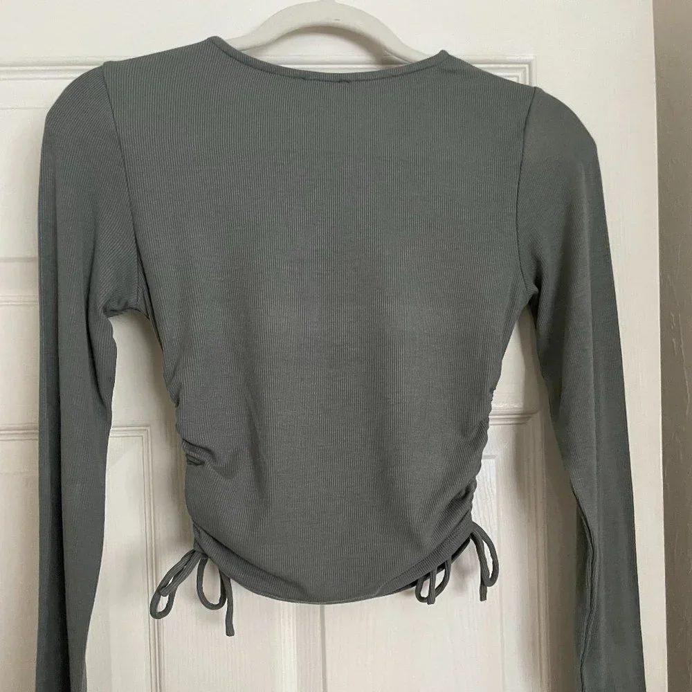 Princess Polly Green Synch-able LS Shirt - Picture 2 of 2